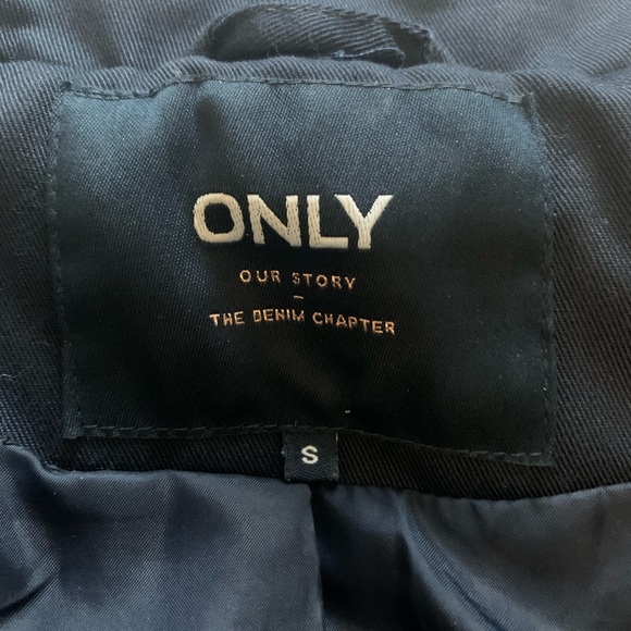 Only fall/spring jacket - Picture 2 of 4